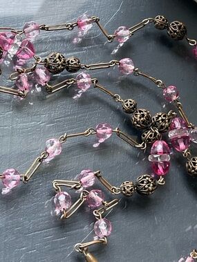 Vintage 1950s iconic necklace with pink crystals hidden closure